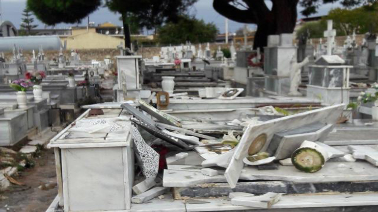 «Άνοιξαν οι τάφοι» στους Γαργαλιάνους από ανεμοστρόβιλο